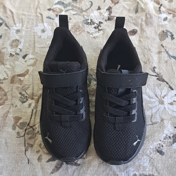 Puma Kids / Boys Black Sneakers - Picture 1 of 3